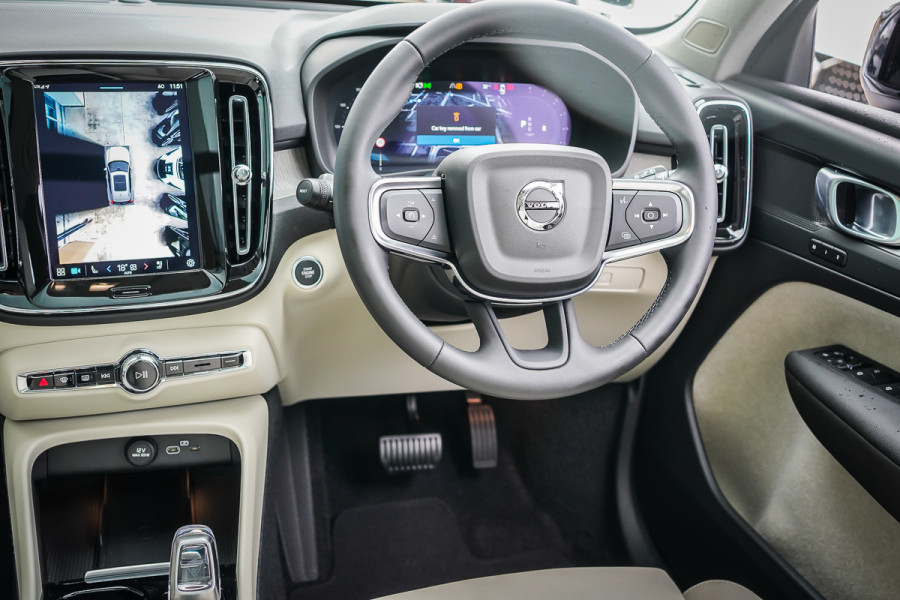2024 MY25 Volvo XC40 XZ Ultra B4 Dark SUV Image 29