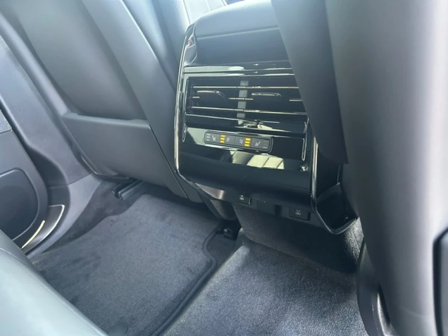 2026 Land Rover Range Rover D300 SE SUV Image 19