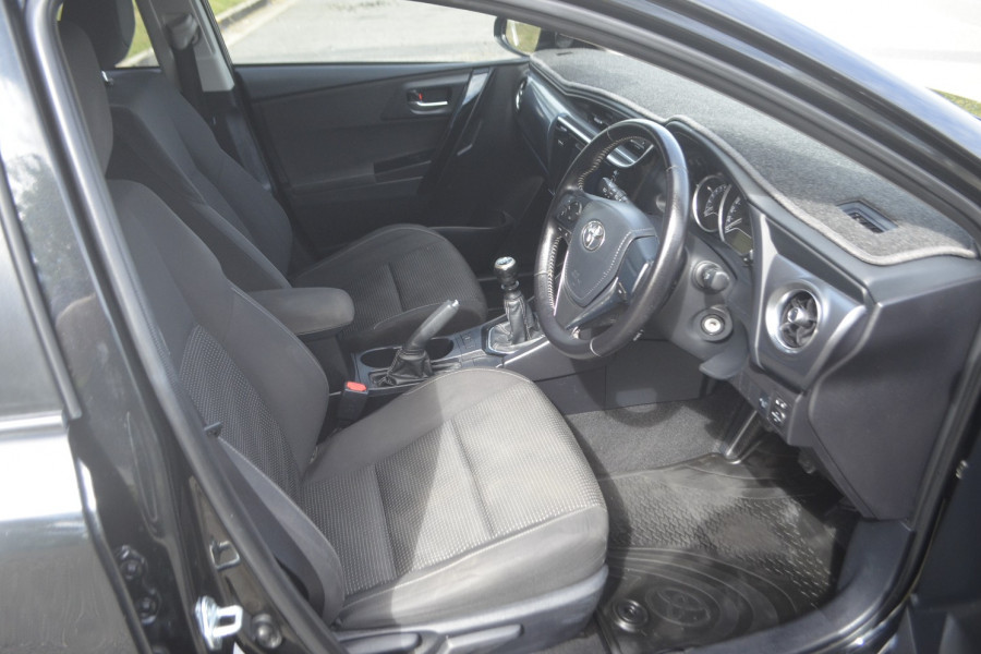 2016 Toyota Corolla ZR Hatchback Hatch Image 17