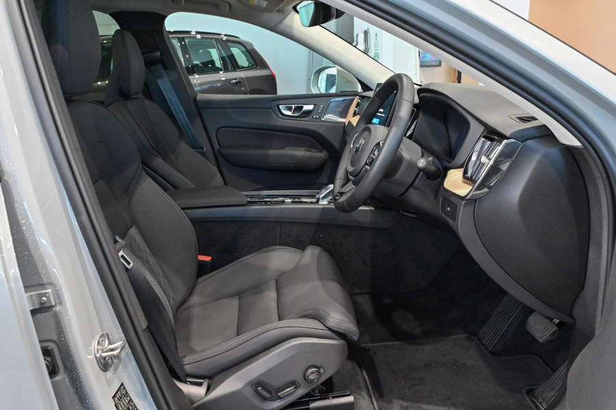 2026 Volvo XC60 UZ Plus B5 Bright SUV Image 6