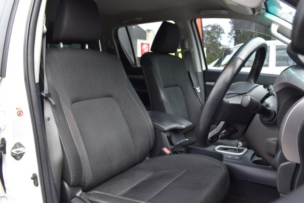 2018 Toyota HiLux  SR5 Double Cab Pick Up Image 27