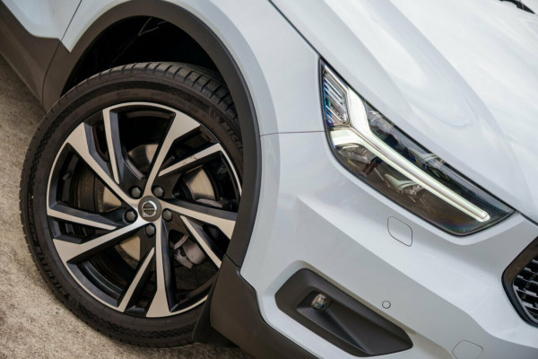 2021 Volvo XC40 XZ T5 R-Design SUV Image 6