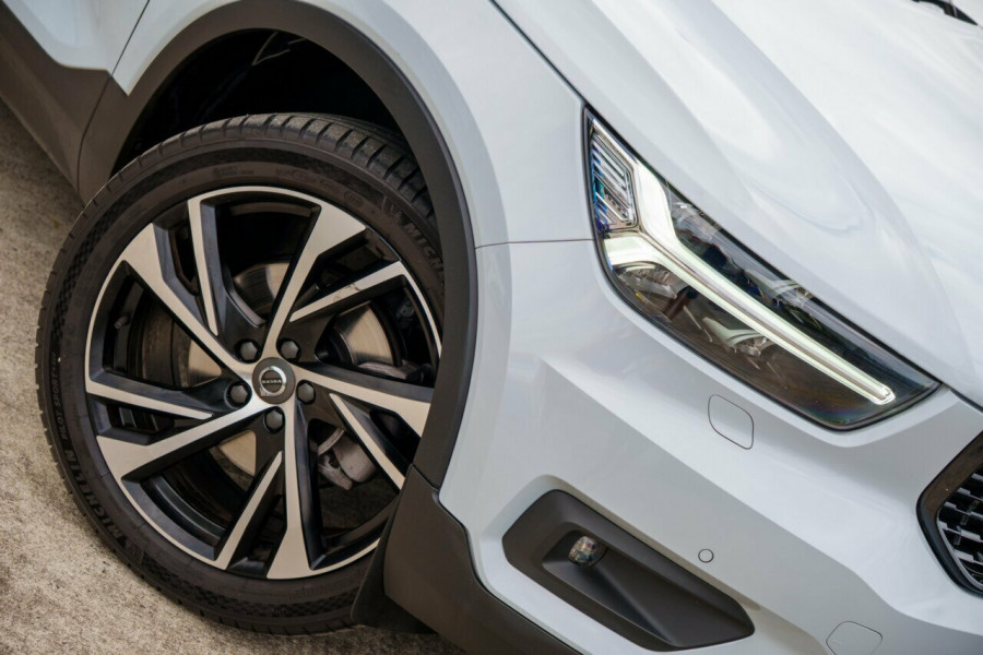 2021 Volvo XC40 XZ T5 R-Design SUV Image 6