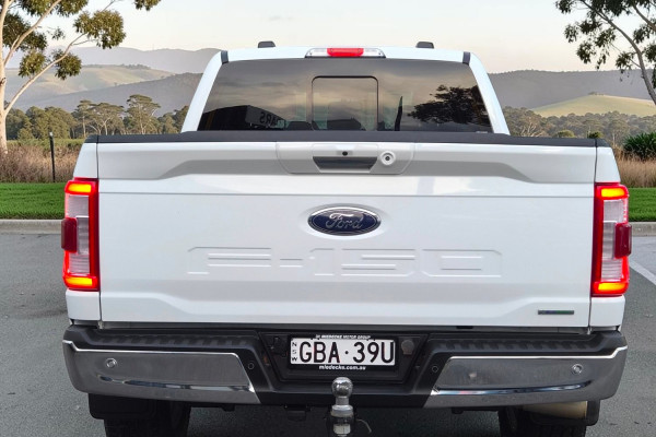 2023 Ford F-150  Lariat Dual Cab Image 6