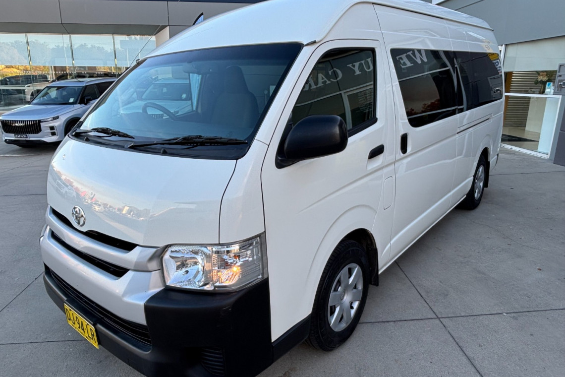 2015 Toyota HiAce TRH223R Commuter Bus Image 10