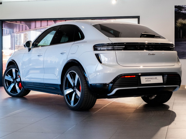 2025 Porsche Macan SUV image 2