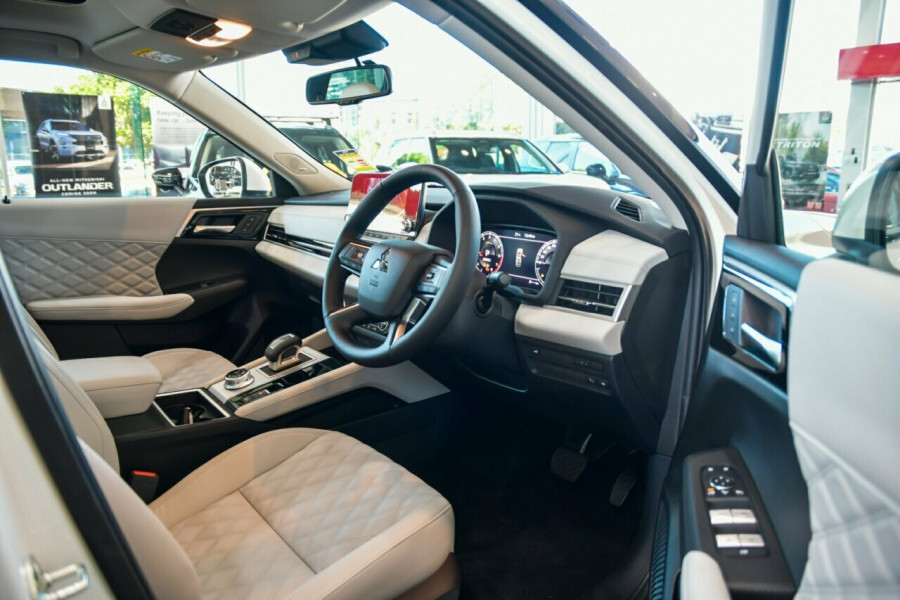 2024 Mitsubishi Outlander ZM Exceed SUV Image 18