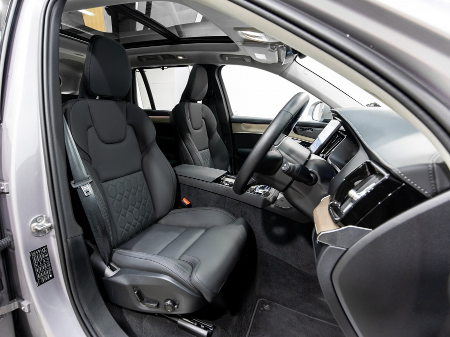 2025 Volvo XC90 L Series Ultra B5 Bright SUV Image 18