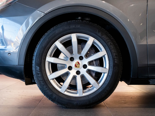 2022 MY23 Porsche Cayenne SUV image 11