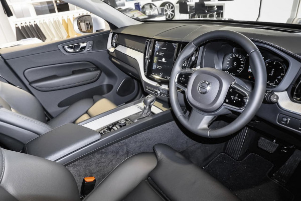 2019 Volvo XC60 UZ D4 Inscription Suv Image 4