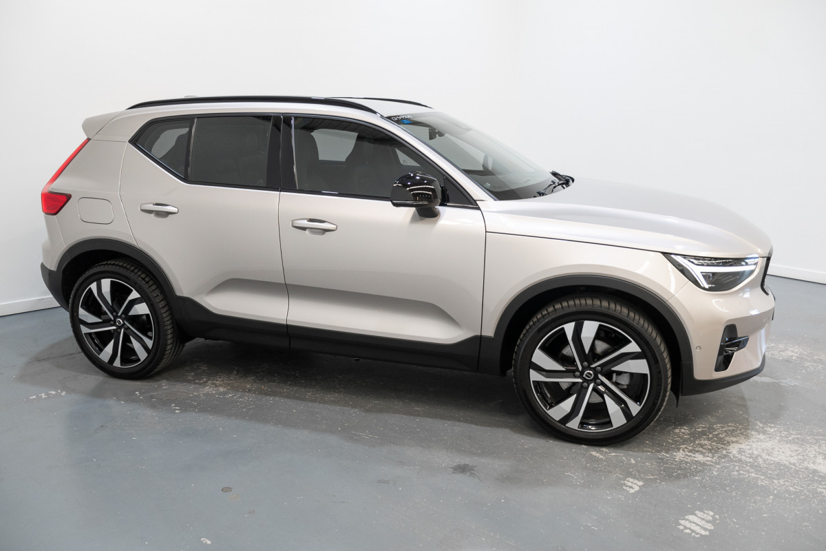 2024 Volvo XC40 XZ Ultimate B4 Dark SUV