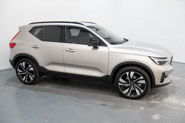 2024 Volvo XC40 XZ Ultimate B4 Dark SUV Image 6