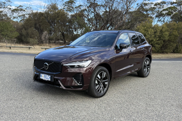 2025 MY26 Volvo XC60 UZ Plus T8 Plug-in Hybrid Dark SUV Image 3