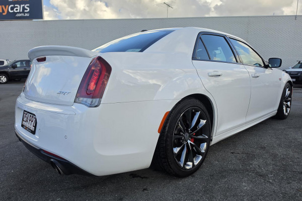 2017 Chrysler 300 LX SRT Sedan Image 7