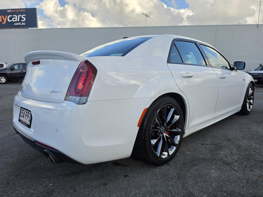 2017 Chrysler 300 LX SRT Sedan Image 7