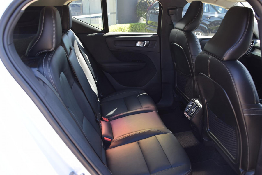 2022 MY23 Volvo XC40 XZ Plus B4 SUV Image 13