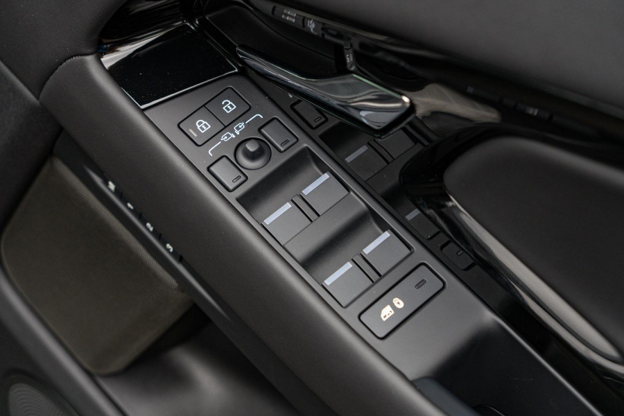 2026 MY26.5 Land Rover Range Rover Evoque L551 P300e Autobiography SUV