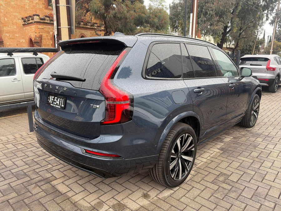 2025 MY26 Volvo XC90 L Series Plus T8 Plug-in Hybrid Dark SUV Image 12