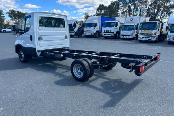 2023 Iveco Daily 50C18 Cab Chassis Image 5