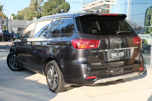 2019 Kia Carnival YP Platinum Van Image 2