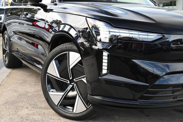2026 Volvo EX90  Ultra Twin Motor Performance SUV Image 2