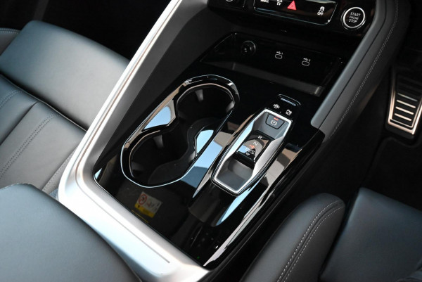 2026 MY25 Audi Q5 FY e-hybrid 270kW SUV image 24