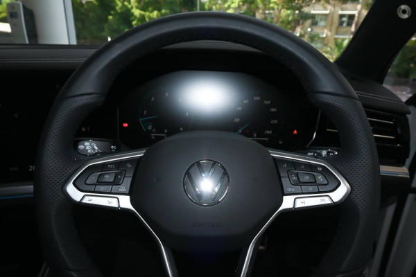 2025 Volkswagen Touareg RC 210TDI R-Line SUV Image 11