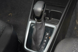 2023 Suzuki Swift AZ Series II GL Hatch image 9