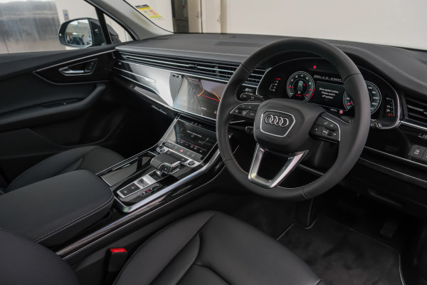 2025 Audi Q7 4M 45 TFSI SUV image 7