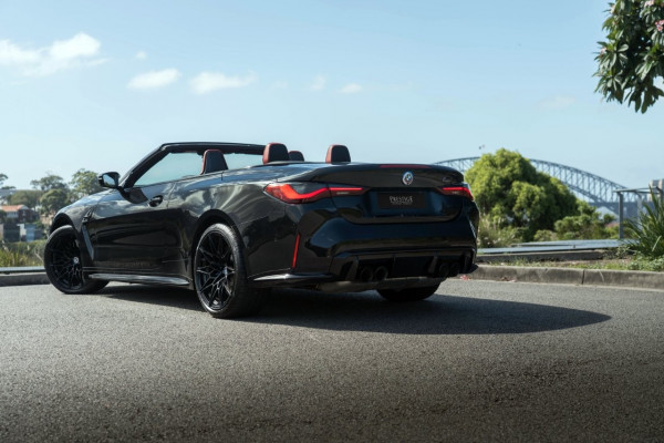 2022 BMW M4 Competition Convertible Image 2