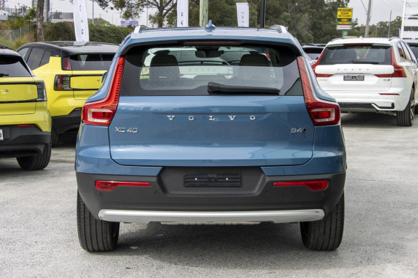 2023 Volvo XC40 XZ Ultimate B4 Bright SUV Image 5
