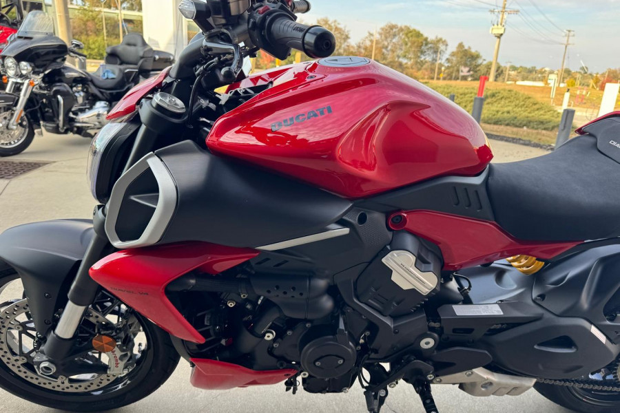 2024 Ducati Diavel V4 Diavel Image 11