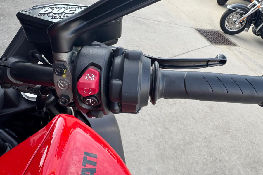 2024 Ducati Diavel V4 Diavel Image 16