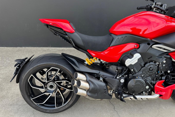 2024 Ducati Diavel V4 Diavel Image 5