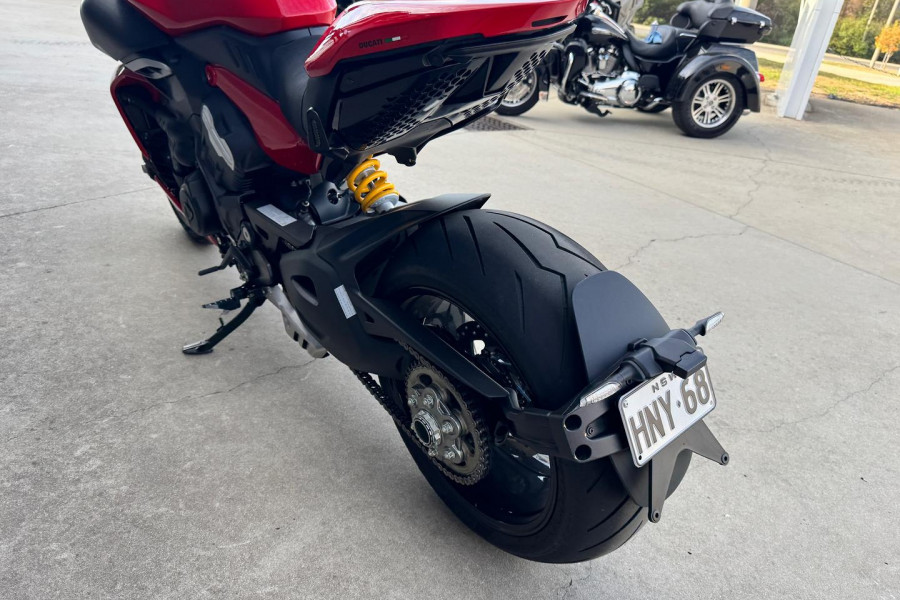 2024 Ducati Diavel V4 Diavel Image 8