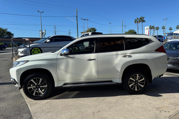 2017 Mitsubishi Pajero Sport QE Exceed SUV Image 9
