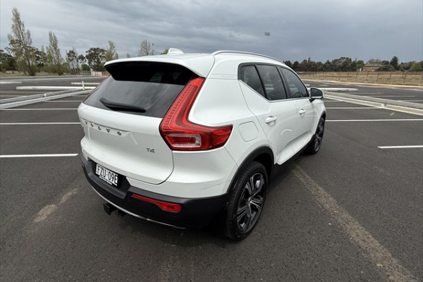 2020 Volvo XC40 XZ T4 Inscription SUV Image 4