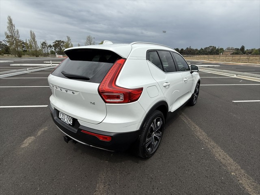 2020 Volvo XC40 XZ T4 Inscription SUV Image 4
