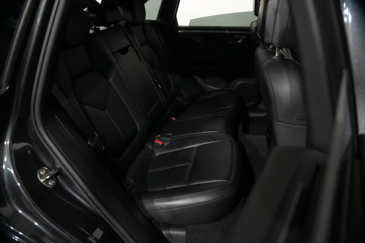 2021 Porsche Macan SUV