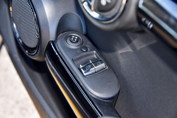 2020 MINI Cooper F56 LCI S Classic Hatch Image 12