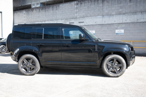 2026 Land Rover Defender L663 110 D350 X-Dynamic HSE SUV image 3