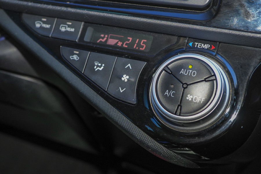 2016 Toyota Prius c NHP10R E-CVT Hatch Image 12