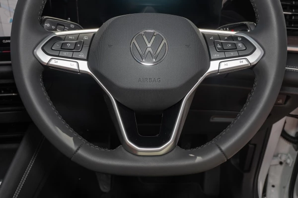 2026 Volkswagen Tayron R4 150TSI eHybrid Elegance SUV Image 11