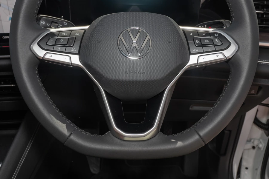 2026 Volkswagen Tayron R4 150TSI eHybrid Elegance SUV Image 11