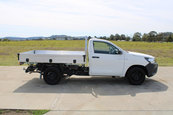 2023 Toyota Hilux TGN121R Workmate Cab Chassis Image 3