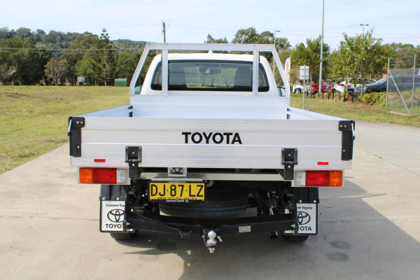 2023 Toyota Hilux TGN121R Workmate Cab Chassis Image 6