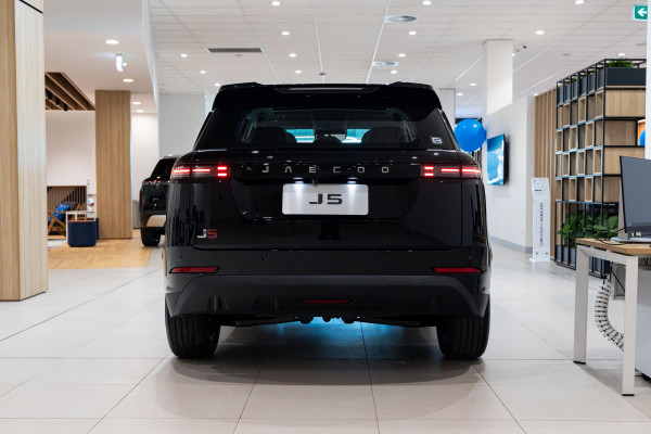 2026 Jaecoo J5  EV Summit SUV image 3