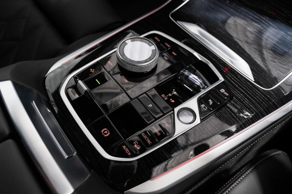 2025 BMW X5 G05 LCI xDrive50e M Sport SUV image 21