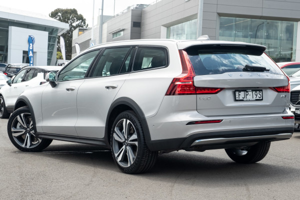 2025 Volvo V60 Cross Country Z Series Ultra B5 Bright Wagon Image 2