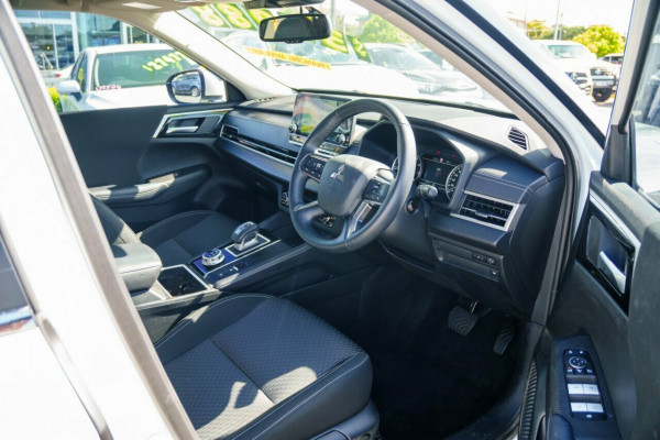 2024 Mitsubishi Outlander ZM LS SUV Image 16